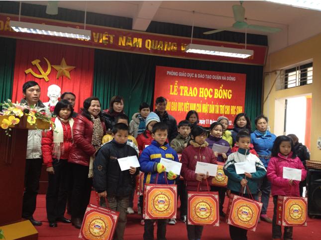 Gặp mặt và trao quà cho học sinh có hoàn cảnh khó khăn nhân dịp Tết Nguyên Đán - Bính Thân năm 2016